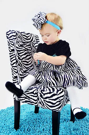 Baby girl tights with black Mary Jane shoe-look design. Comfort waist & anti-slip soles.  6-12 months